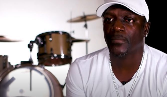 "Trouble" e "Konvicted" – Os álbuns que definiram a carreira de Akon