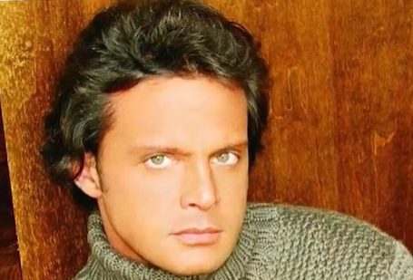 Década de 1990 a 2000: Sucesso e reconhecimento contínuos