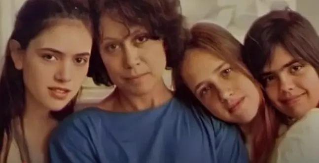 Dina Sfat Filhas Hoje 3 Bel Kutner: O Espelho de Sua Mãe