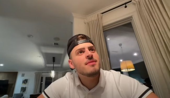 Jon Vlogs E Mayara Maia Terminaram 3 Jon Vlogs comparece a um evento sozinho